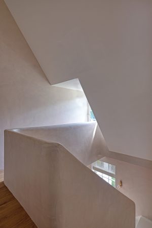 081